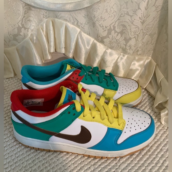 NIKE - Picture 4 of 8